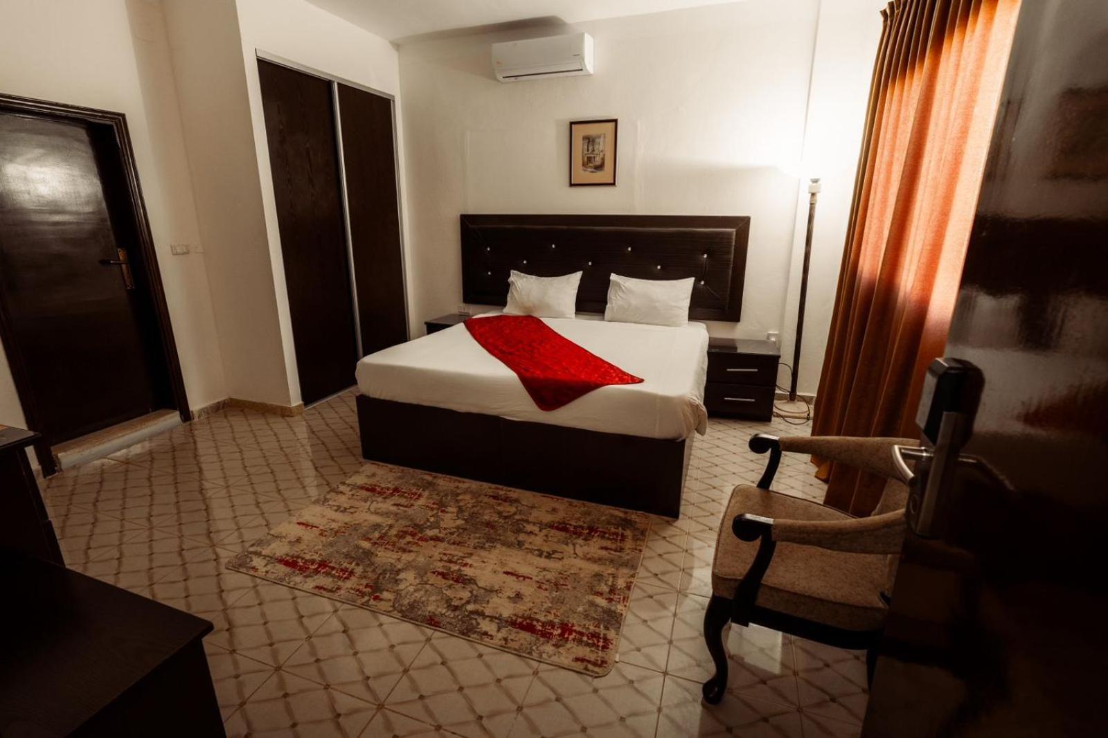 Plaza View Hostel At Tayyibah ภายนอก รูปภาพ