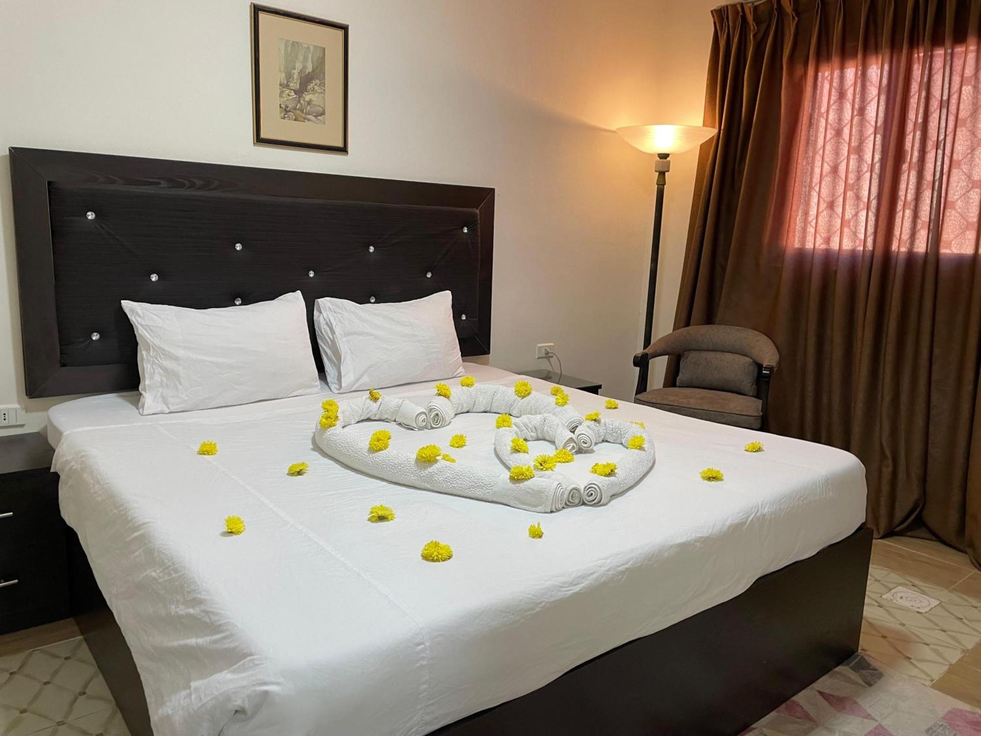 Plaza View Hostel At Tayyibah ภายนอก รูปภาพ