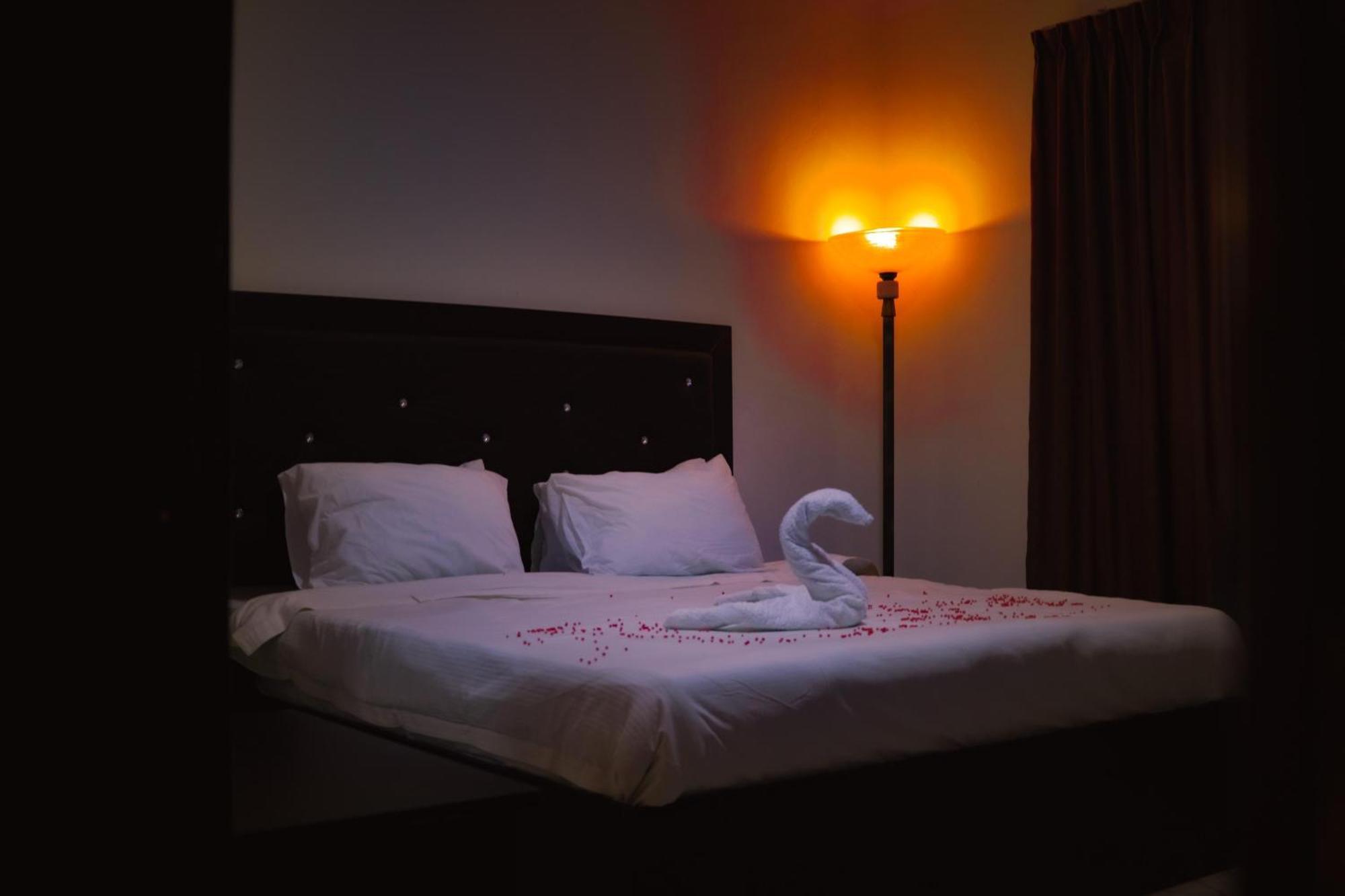 Plaza View Hostel At Tayyibah ภายนอก รูปภาพ