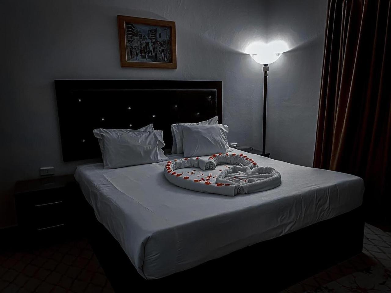 Plaza View Hostel At Tayyibah ภายนอก รูปภาพ