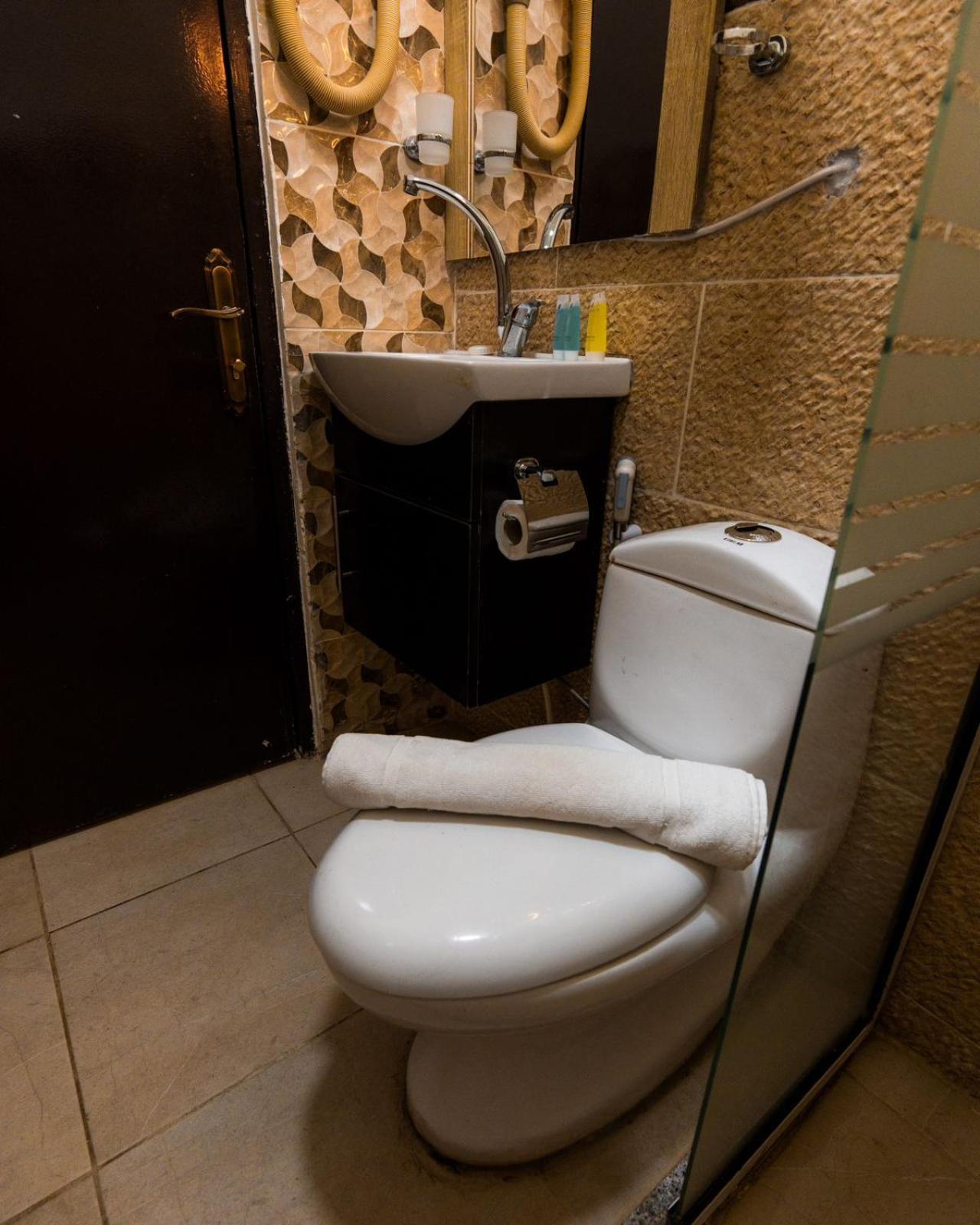 Plaza View Hostel At Tayyibah ภายนอก รูปภาพ